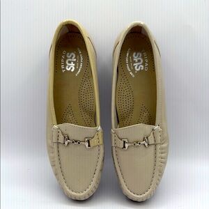 SAS Cream Loafers 7 Medium New Without Box